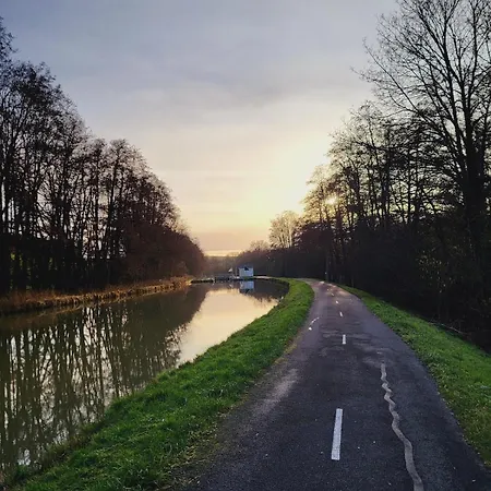 شقة Insolite En Pleine Nature Neuville-Day